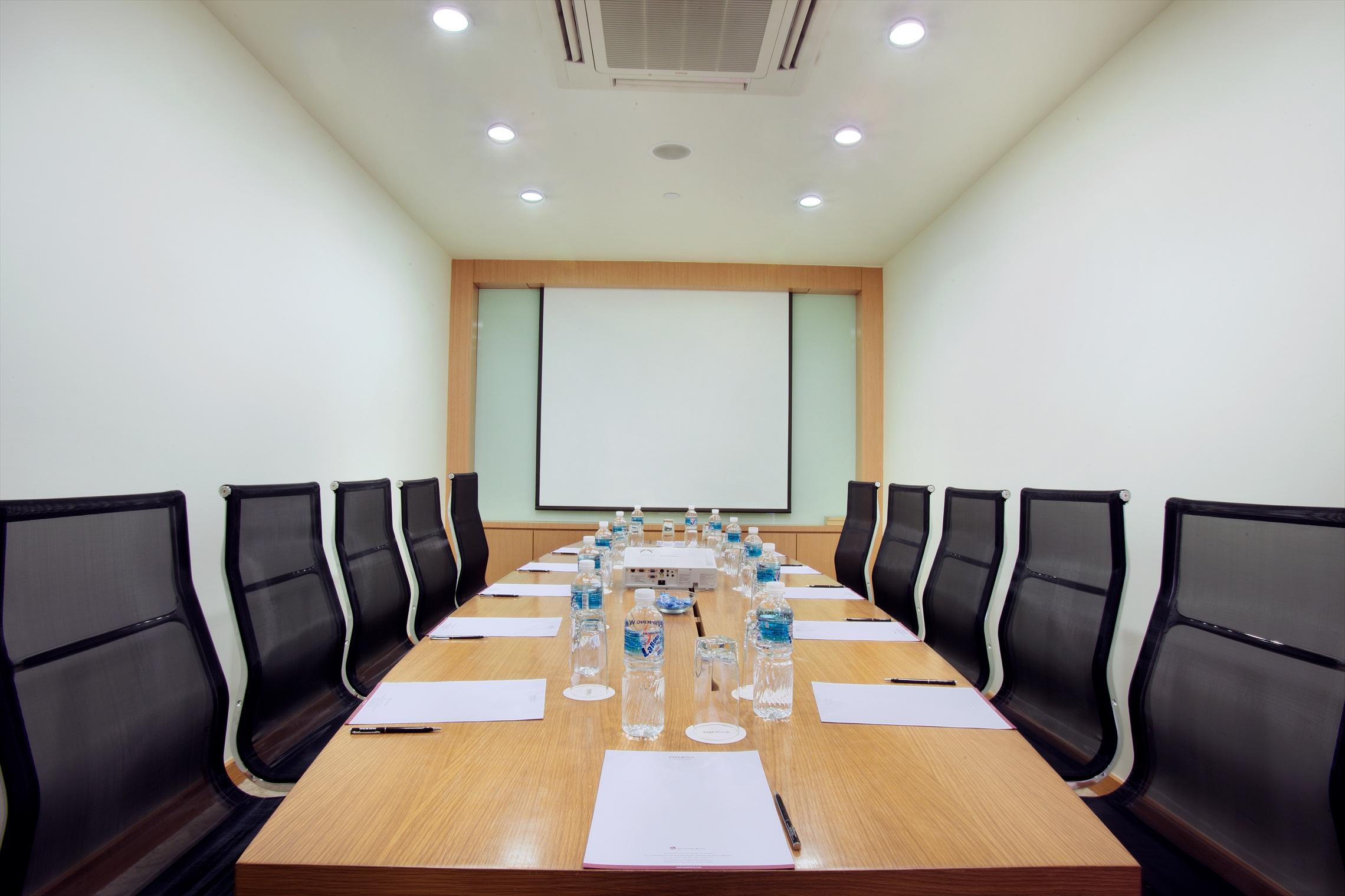 Parkroyal Serviced Suites Kuala Lumpur Exteriér fotografie Meeting room