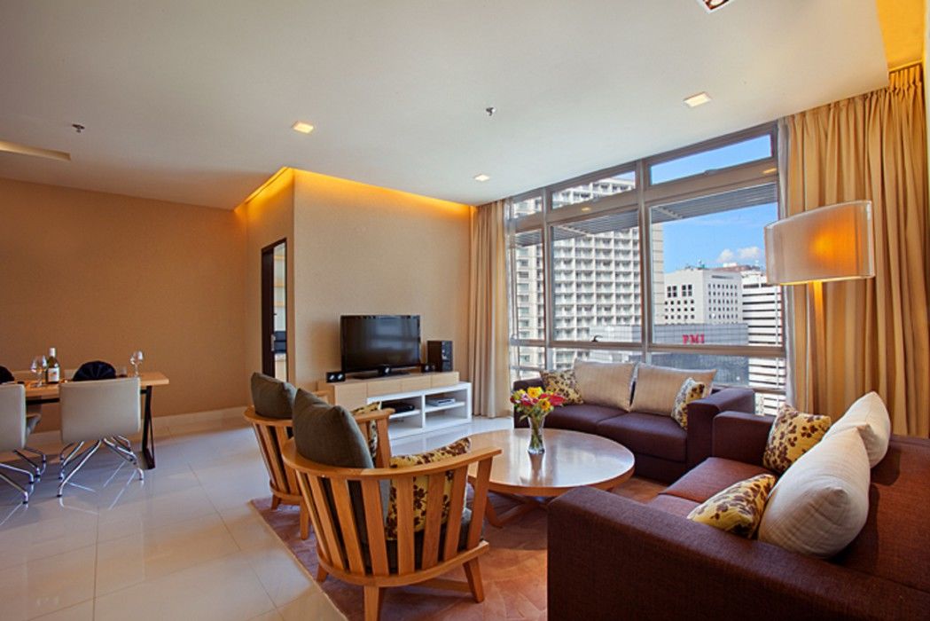 Parkroyal Serviced Suites Kuala Lumpur Exteriér fotografie A living room in a serviced apartment in Singapore