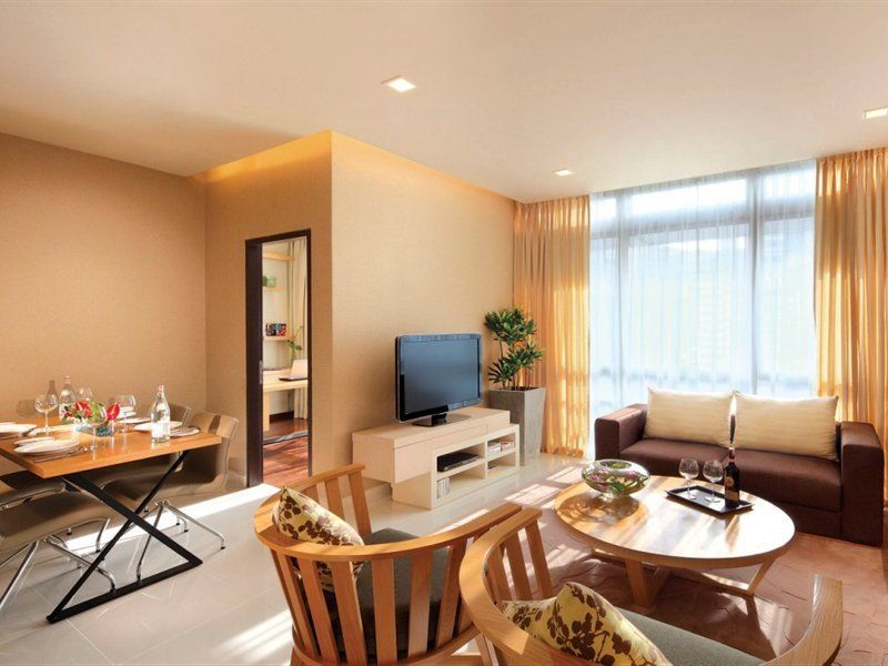 Parkroyal Serviced Suites Kuala Lumpur Exteriér fotografie A living room in a serviced apartment in Kuala Lumpur, Malaysia